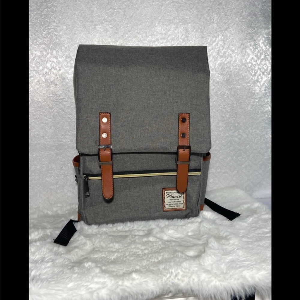 Mencio TRENDS  Laptop Gray Backpack With USB Charging Connector
